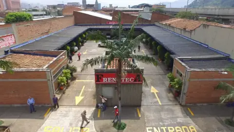 Entrada a la sede de Frenoteca vista desde arriba