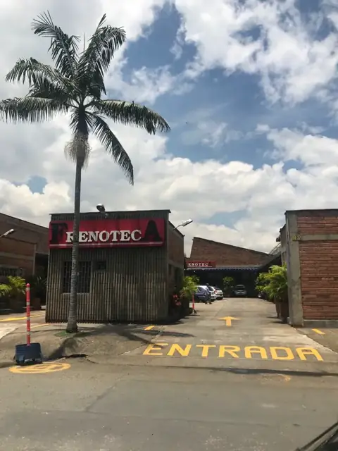 Entrada principal con el aviso de Frenoteca