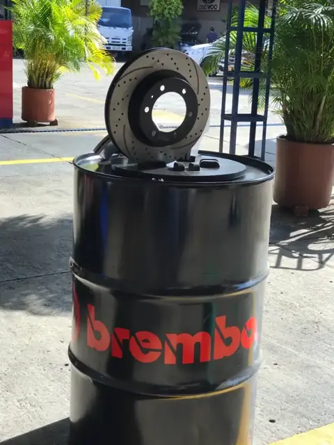 Disco de freno Brembo en exhibición